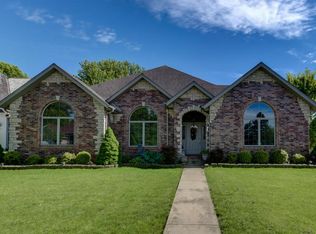 916 E Gaslight Dr, Springfield, MO 65810