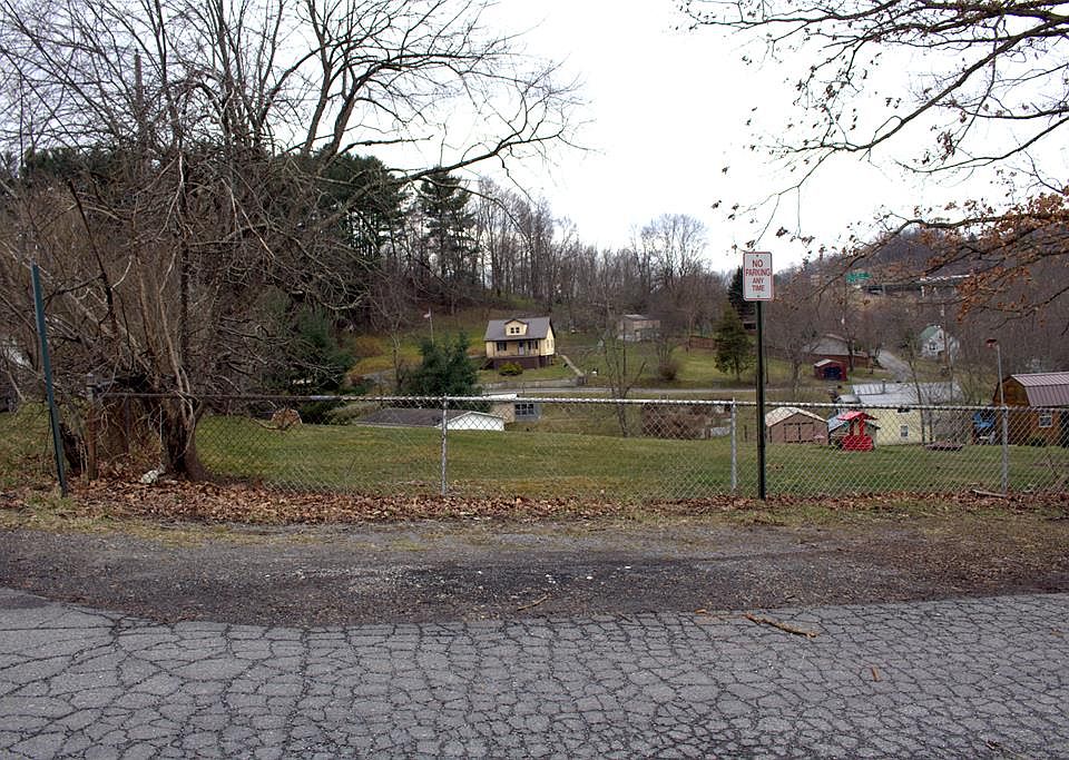 1st image of 203 Sparacino St