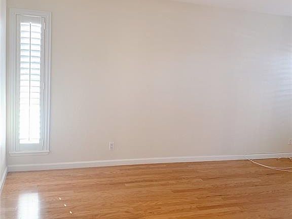 4th image of 639 Oakmont Ave Unit 3917