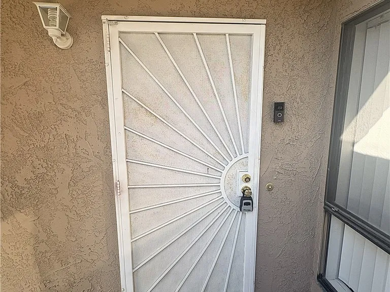 44579 La Paz Rd — Photo 2