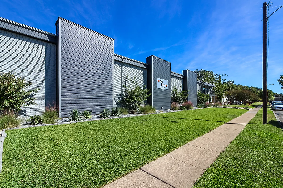 Building Photo - Brix Apartments