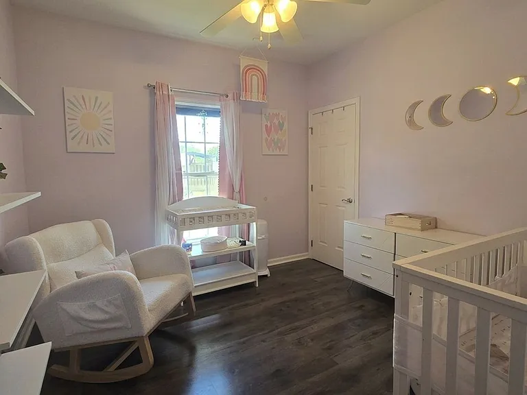 402 Gloucester Ave — Photo 11