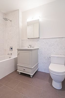 4th image of 238 E 106th St #5B