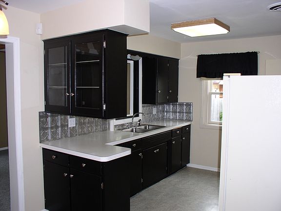 3rd image of 3125 Comanche Ave