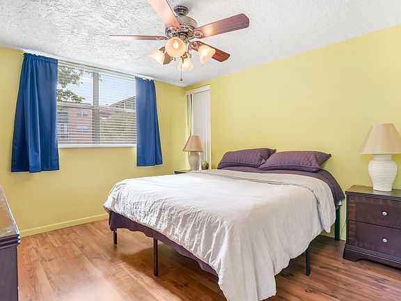 5th image of 2851 Somerset Drive #205