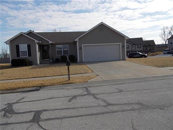 2nd image of 925 NW Long Dr