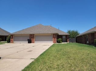 917 SW 37th St, Moore, OK 73160