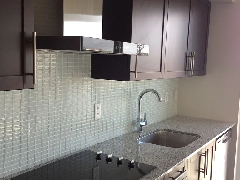 352 Front St W #709 — Photo 4