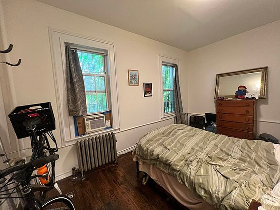 4th image of 1137 President St #A