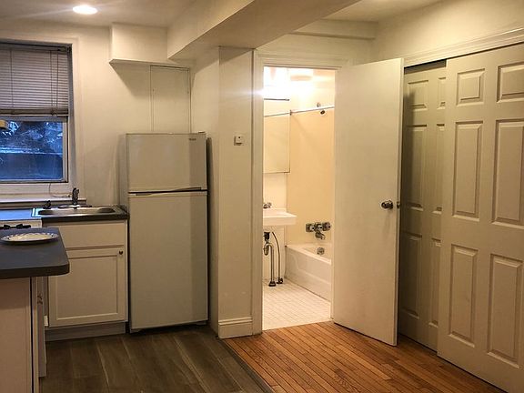 4th image of 2211-13-15 Spruce St #1107