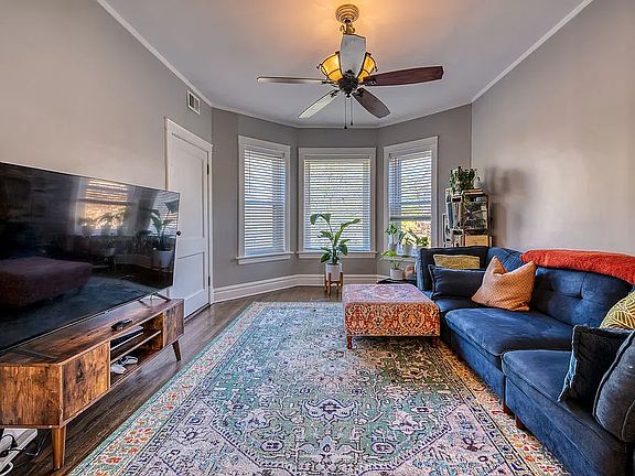 3rd image of 4044 N Leamington Ave #2