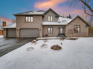 8969 Charrington Dr, Frankfort, IL 60423