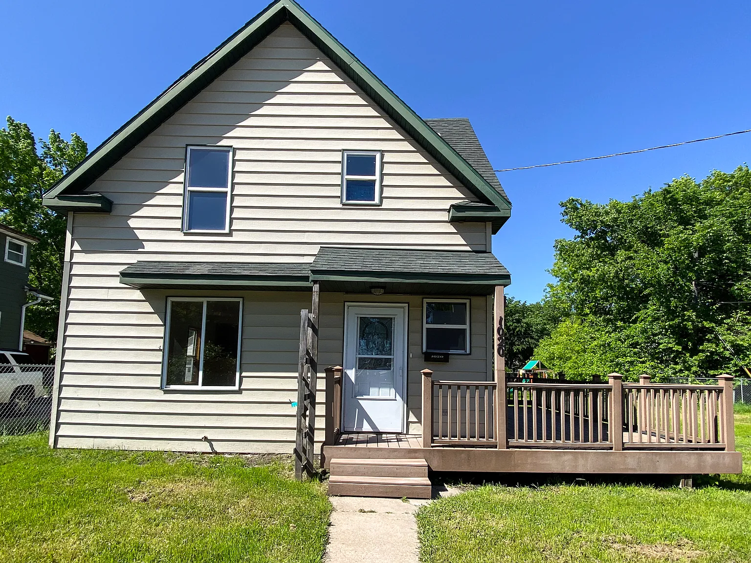 3 bed, 1169 sqft, $1,727 — Photo 1
