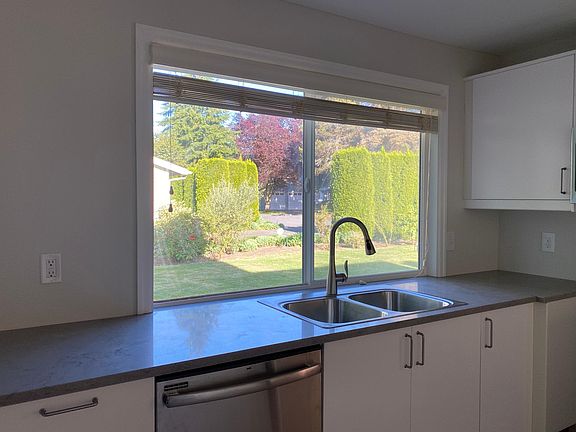 4th image of 16206 NE 45th Ct