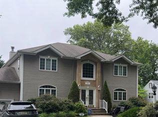 376 Willard Rd, Paramus, NJ 07652