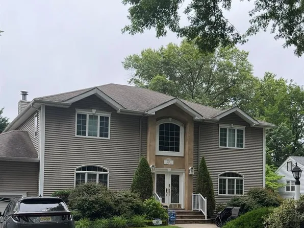 376 Willard Rd, Paramus, NJ 07652
