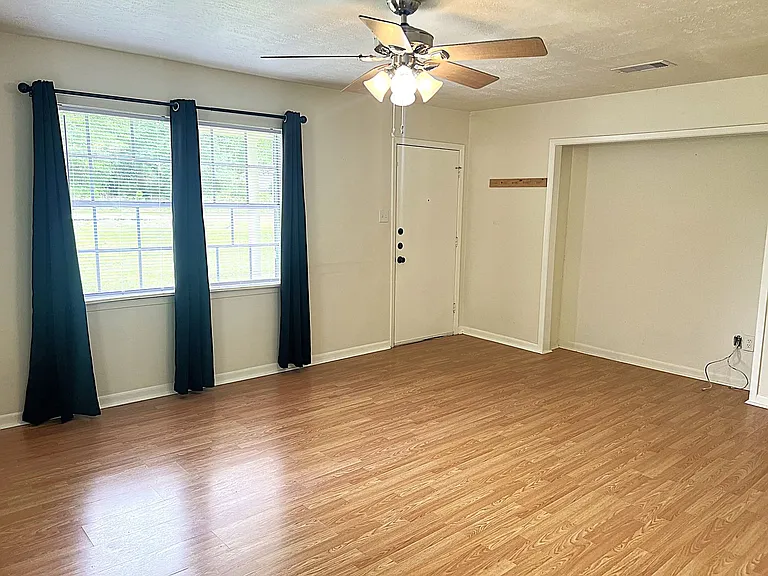 560 Beverly Dr — Photo 5