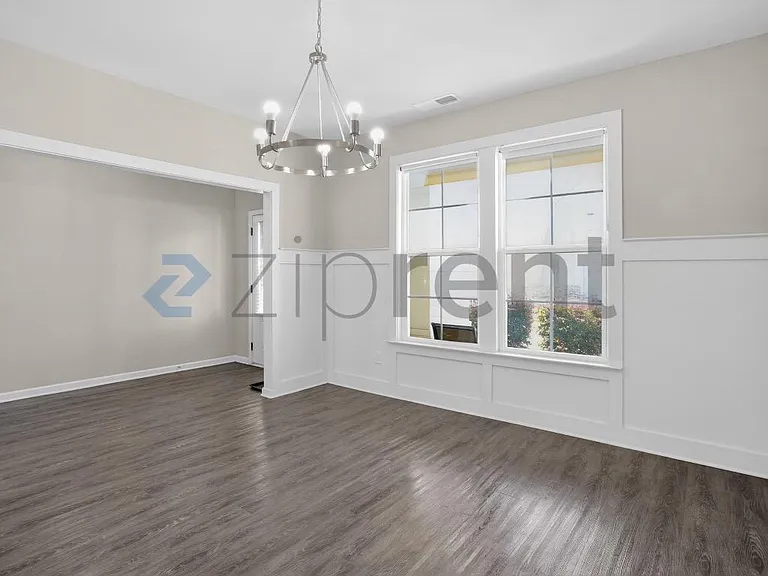 1360 NE Slaton Manor Dr — Photo 12