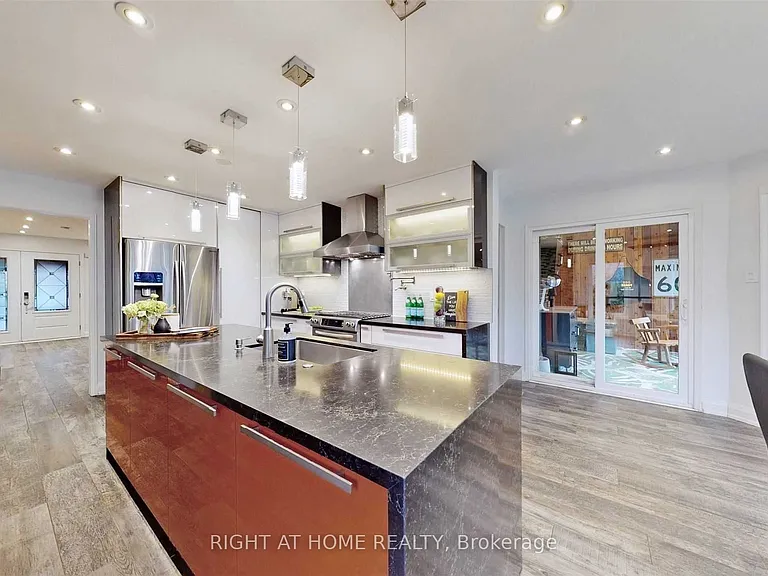 43 Topham Cres — Photo 8