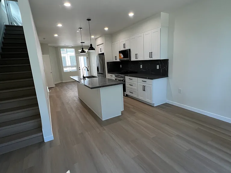 18309 1st Ave NE #B — Photo 5