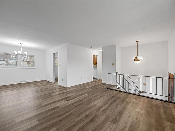5th image of 3006 Wayne Ave