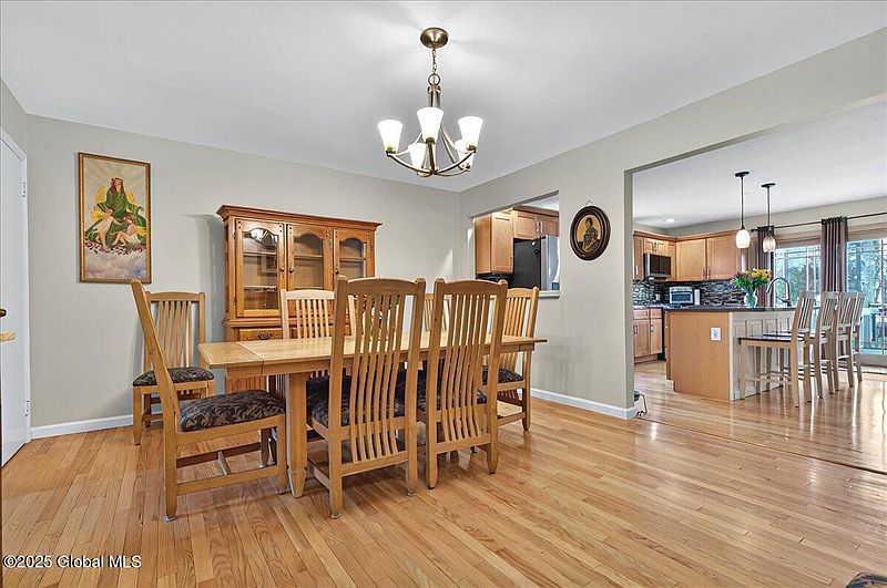 4th image of 1019 Rose Avenue