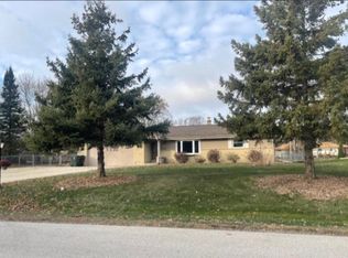 5375 S Balboa Dr, New Berlin, WI 53151