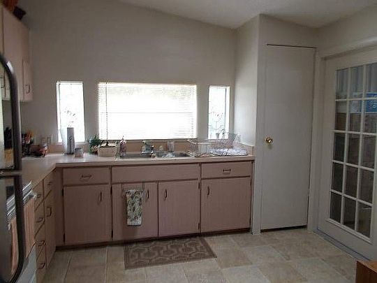 3rd image of 1309 Nutwood Dr