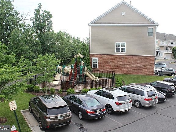 3rd image of 43726 Gold Hill Sq