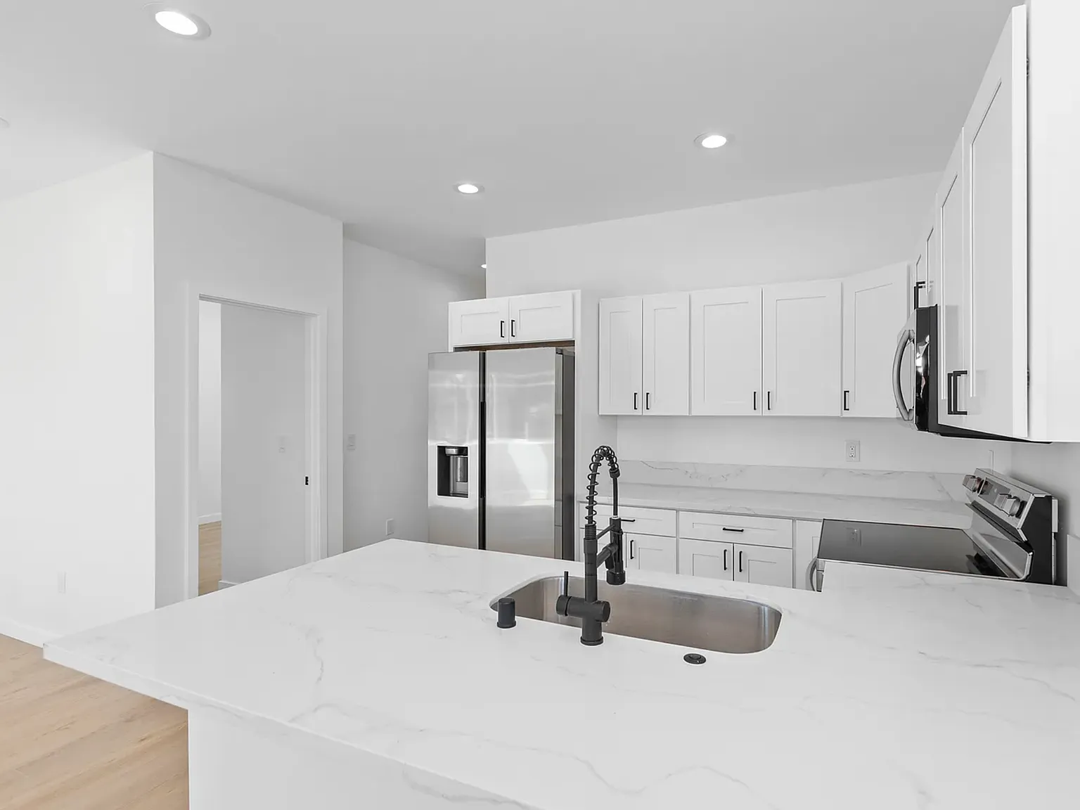 4 bed, 1200 sqft, $3,750 — Photo 2