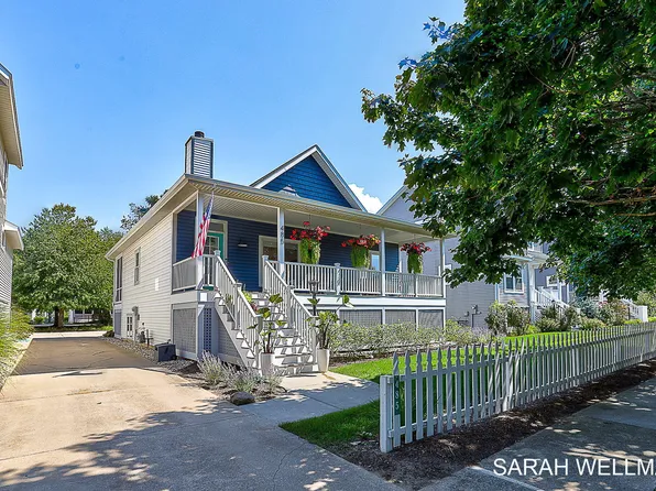 485 Summer Grove Dr, Douglas, MI 49406