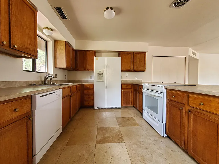 370 Fairway Oaks Dr #A — Photo 21