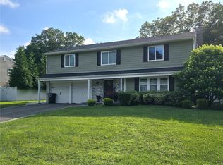 27 Summerfield Dr, Lake Grove, NY 11755