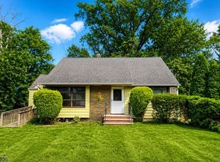 77 Independence Dr, Roselle, NJ 07203