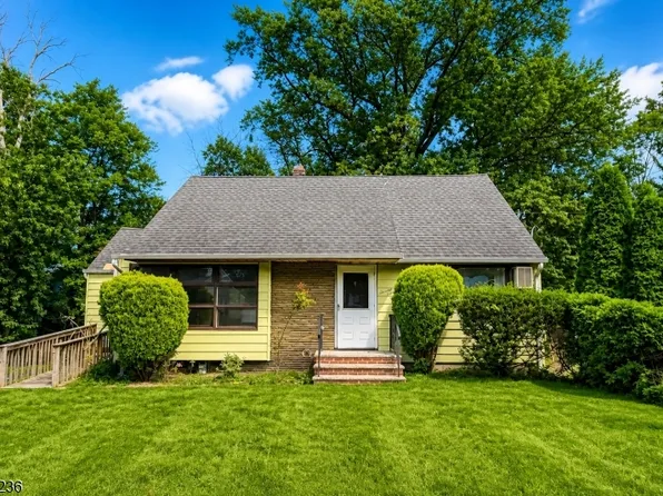 77 Independence Dr, Roselle Boro, NJ 07203