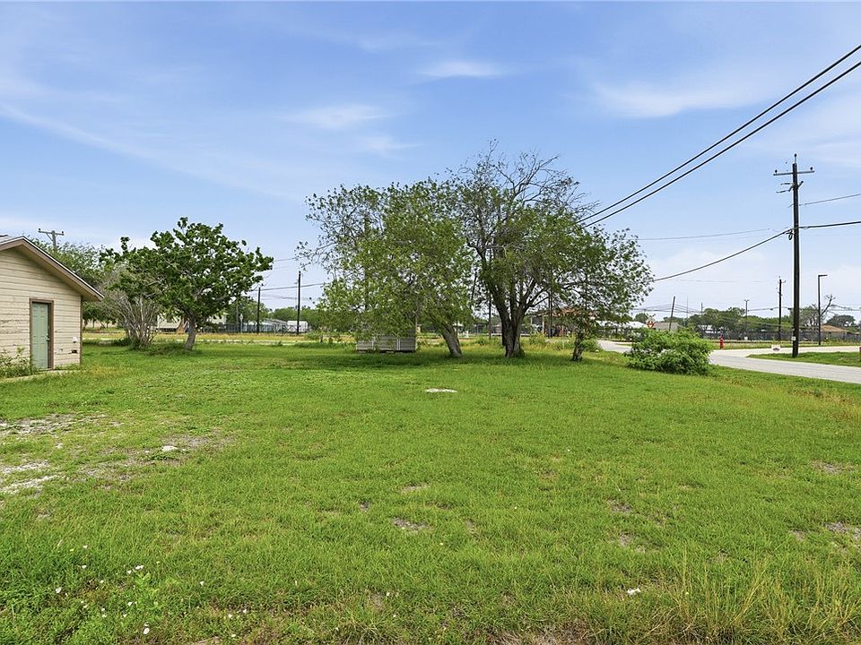 1st image of 102 Marilyn Dr
