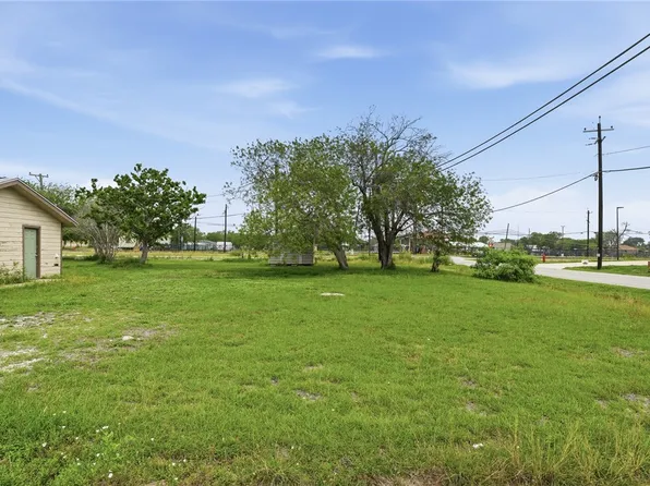 102 Marilyn Dr, Gregory, TX 78359