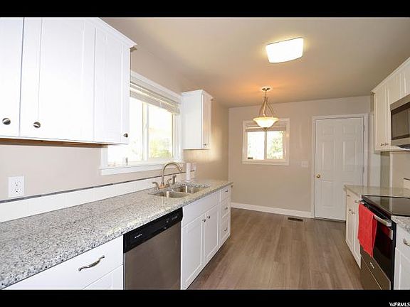 4th image of 1378 Lewis Dr