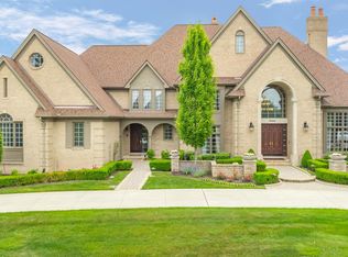 5566 Murfield Dr, Rochester, MI 48306