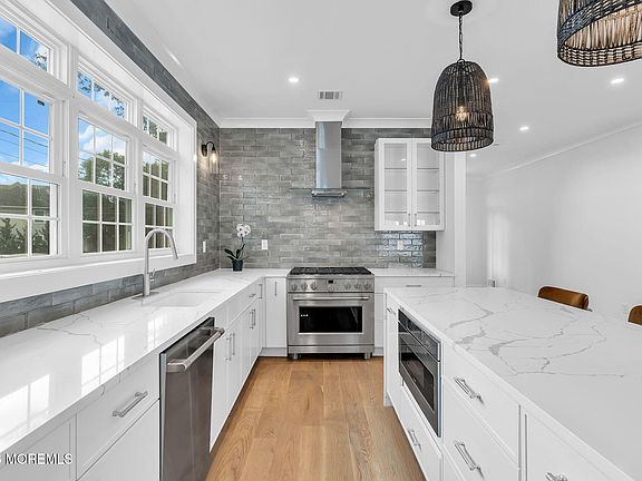 3rd image of 167 Chelsea Ave