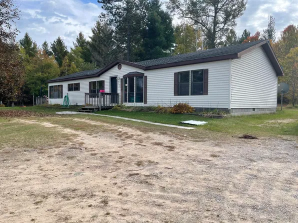 5438 E Pinewood Dr, Roscommon, MI 48653