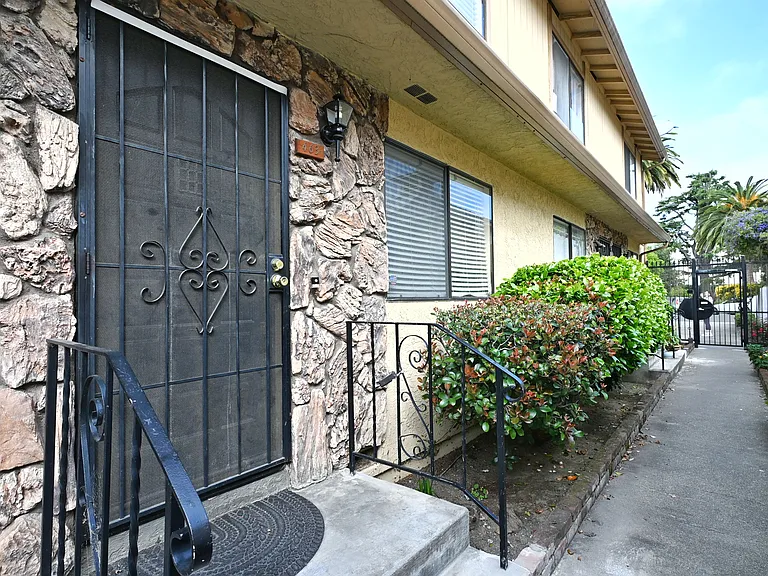 463 W Estudillo Ave — Photo 3