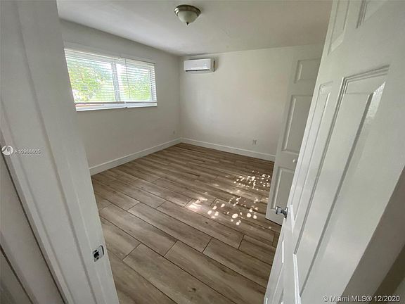 4th image of 8951 NE 8th Ave #2