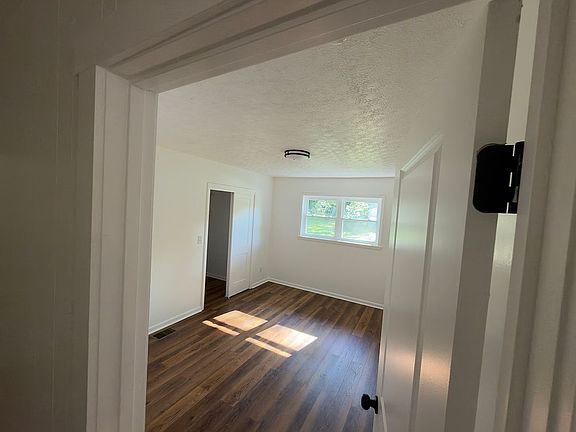 5th image of 1505 Gordon St