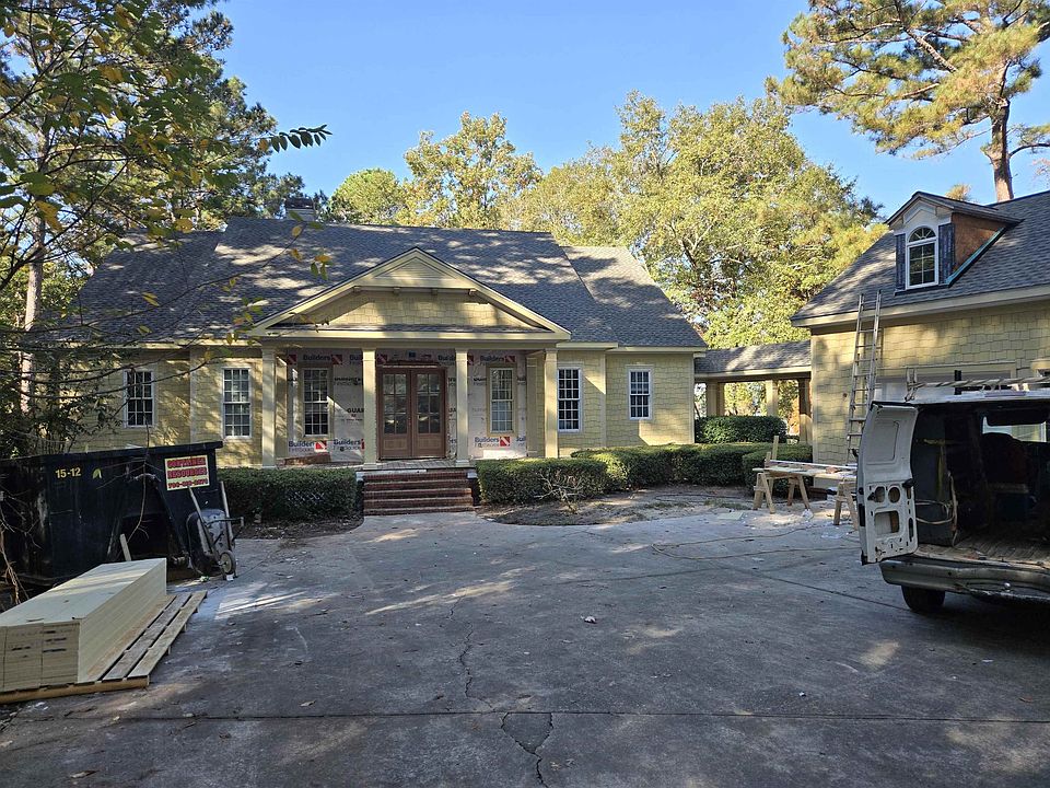 1st image of 137 Barrington Hall Dr