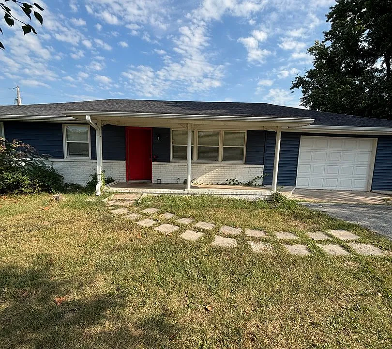 7033 W Farm Road 106