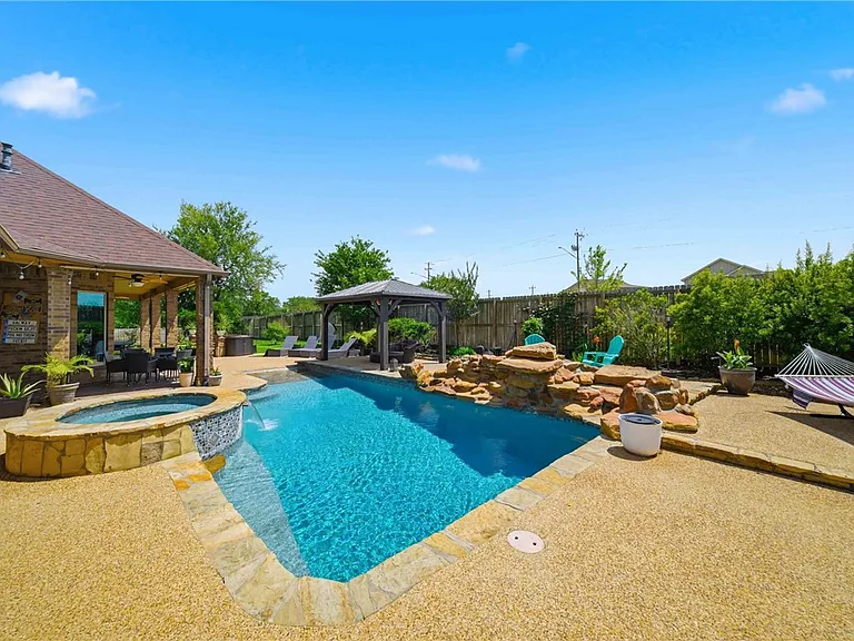 2404 Lancaster Ct — Photo 24
