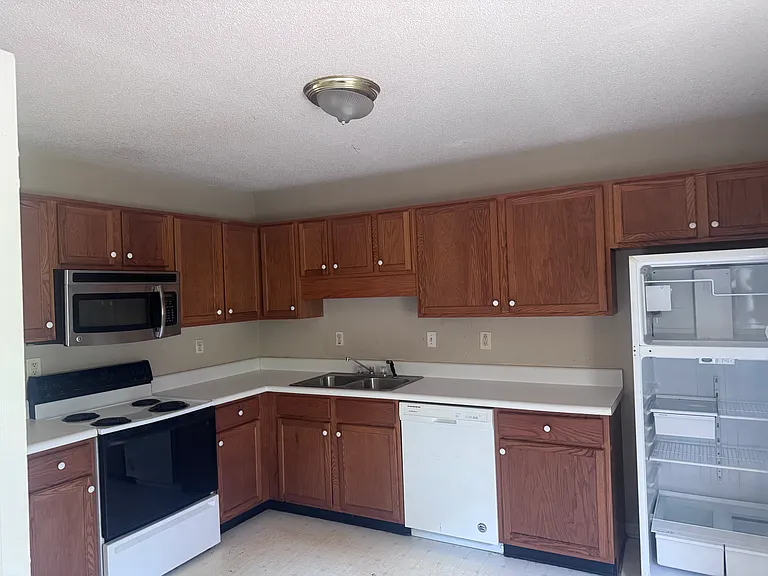 563 Hendrix Rd — Photo 1