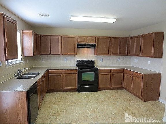 5th image of 7602 Hillsdale Park Ct