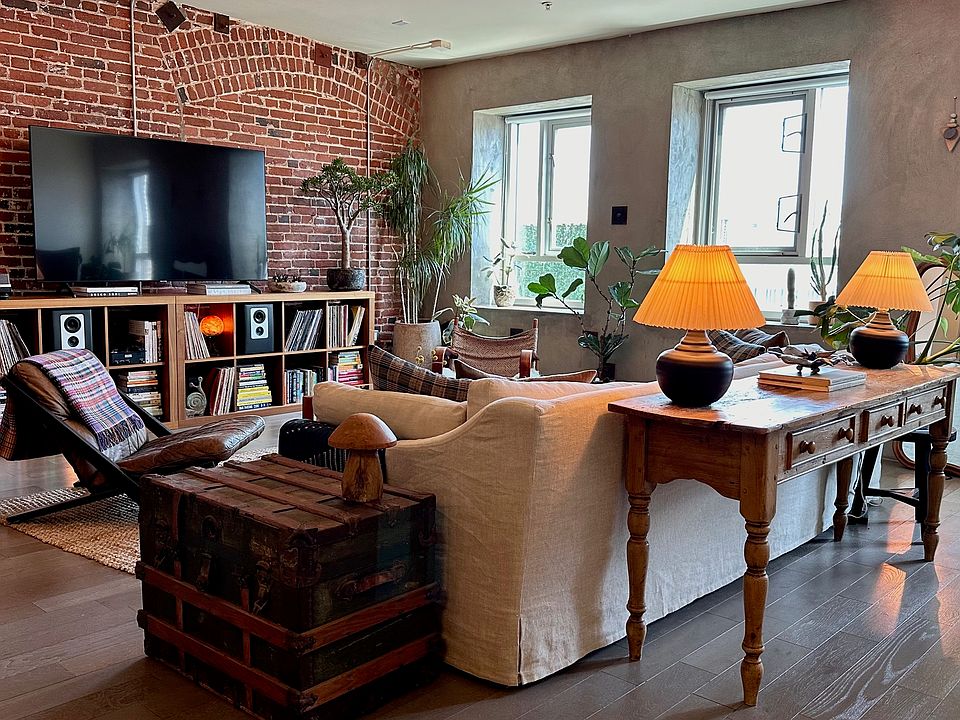 1st image of 527 Molino St Unit 405
